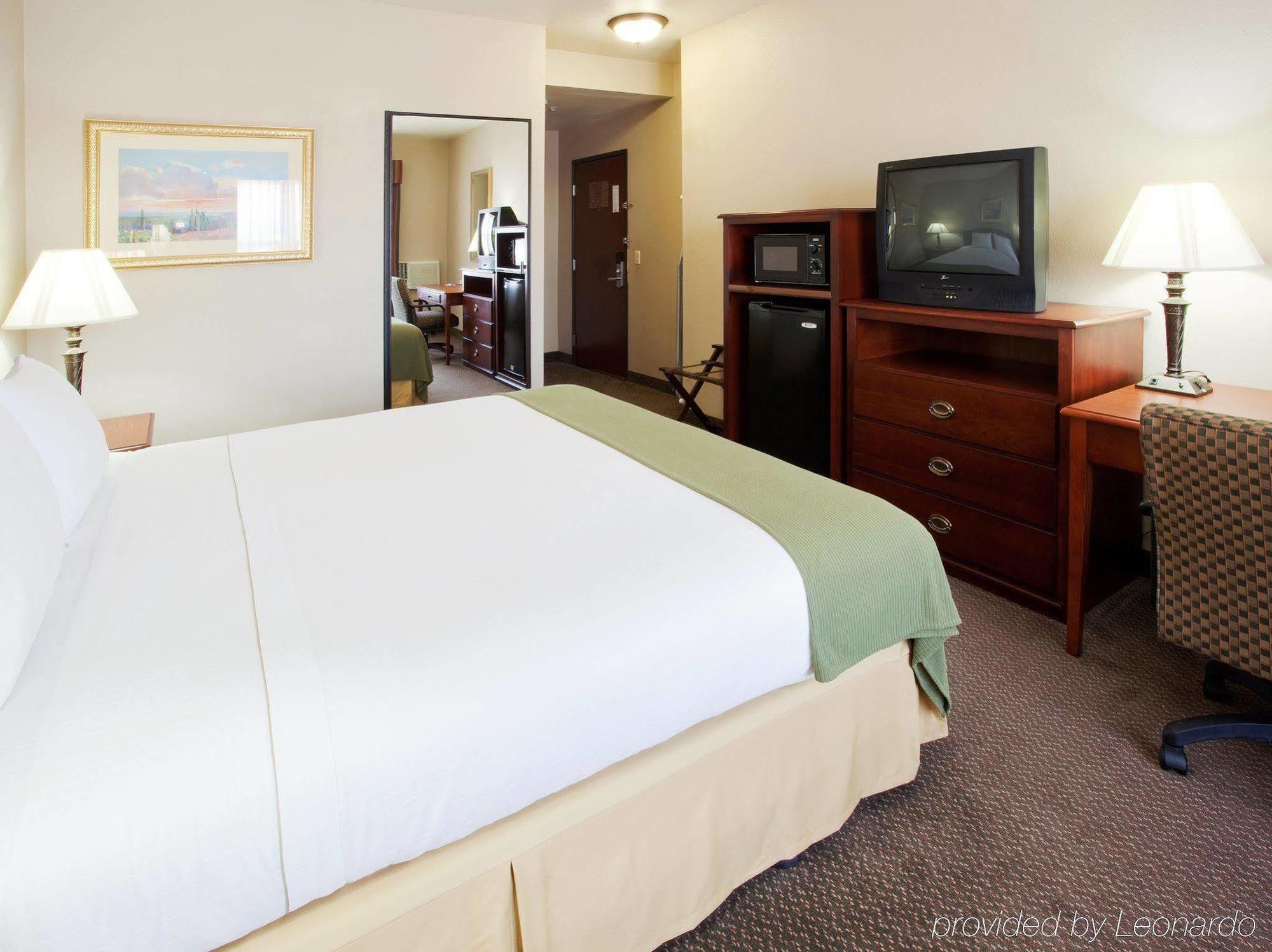 Holiday Inn Express- West Sacramento, An Ihg Hotel Room photo